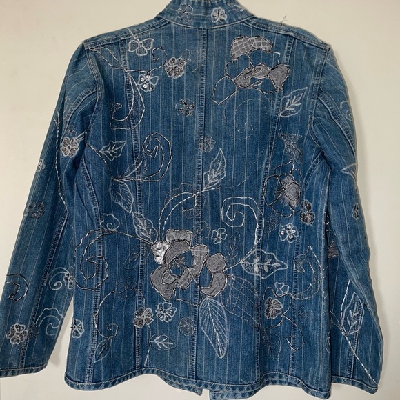 NWOT Chicos Floral Heavy Embroidered Artsy Denim Shirt Jacket - Picture 4 of 14